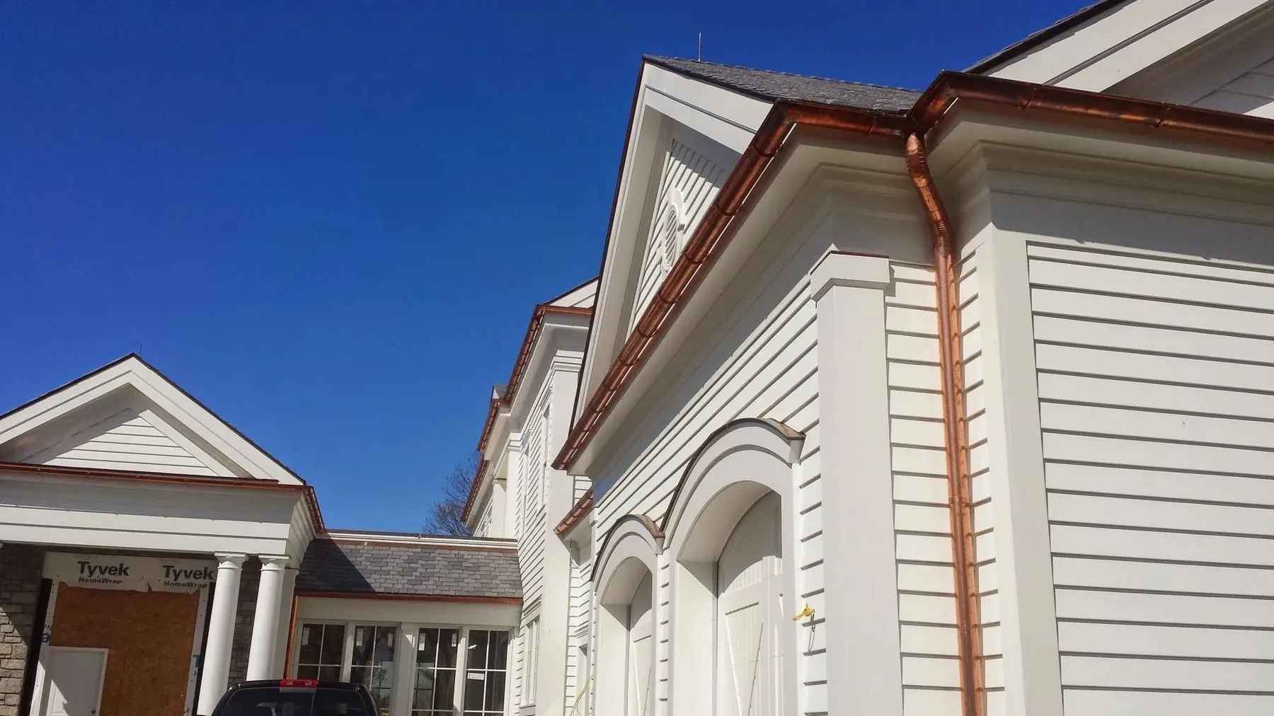Seamless gutter installation on a Kentucky home